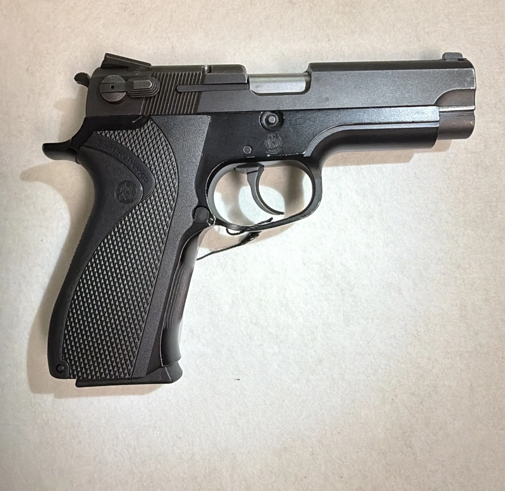 SMITH AND WESSON 411 .40S&W 4"