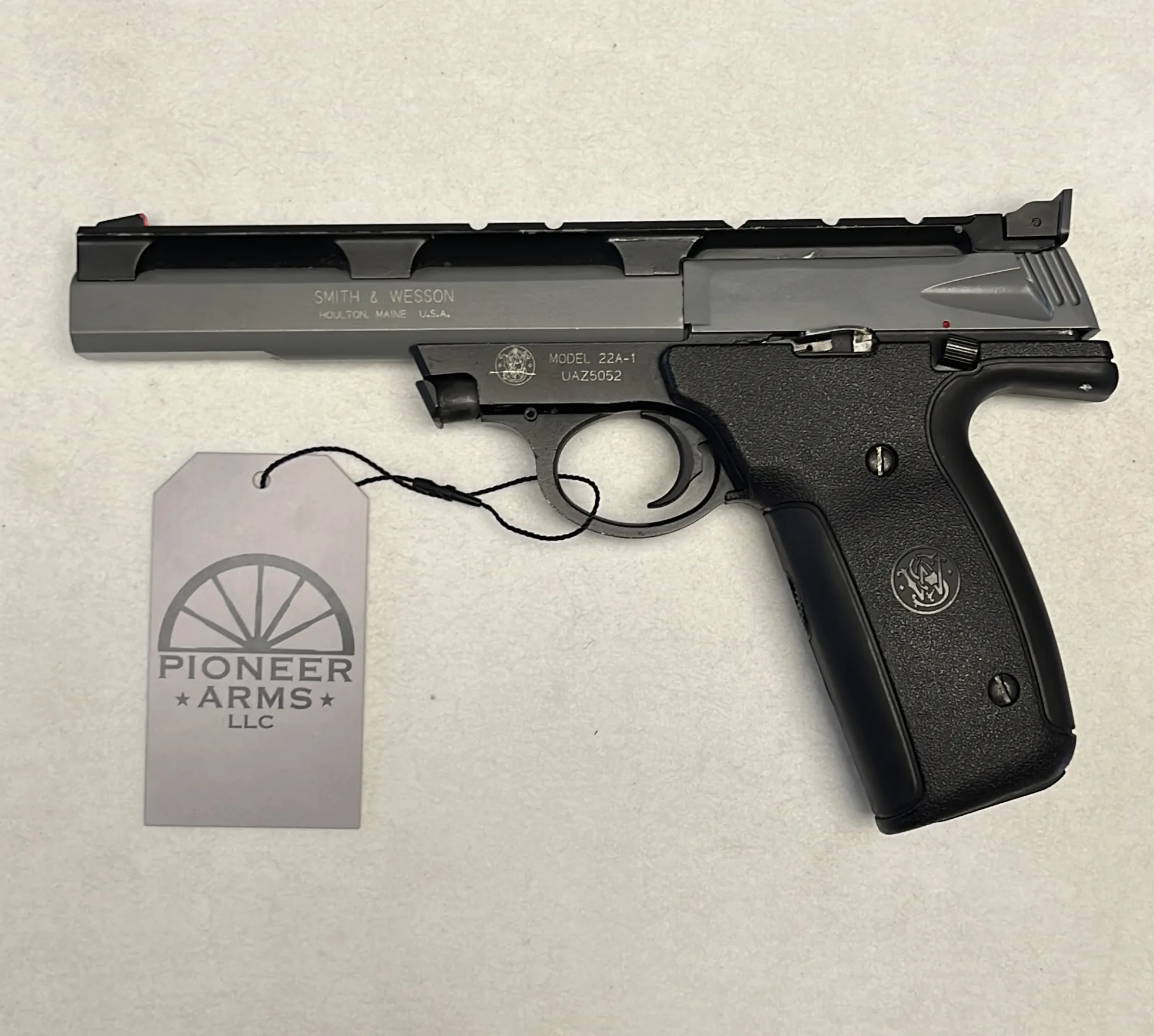 SMITH & WESSON MODEL 22A-1 22LR 5.5" TWO-TONE #01-06673